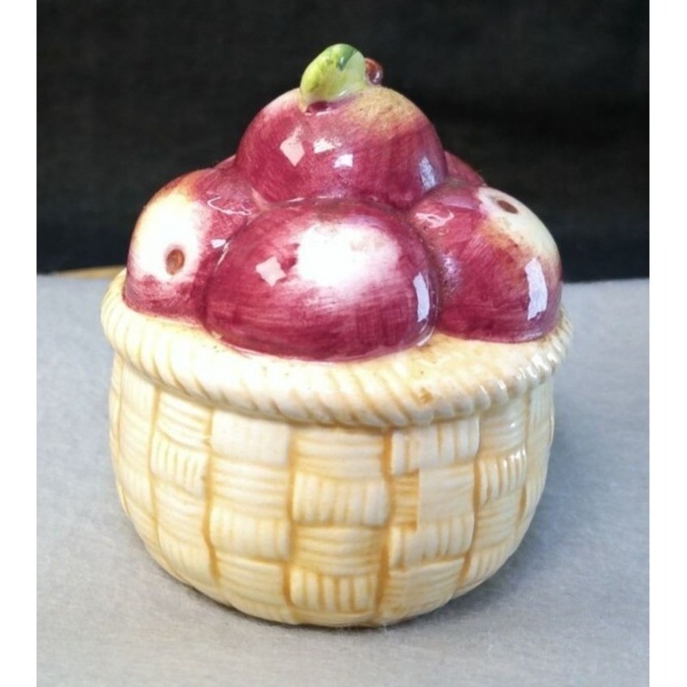 Susan Winget Ceramic Apple Basket Shaker - Hand Painted Salt Pepper 8 oz - Picture 4 of 6
